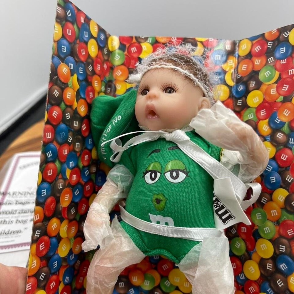 Ashton Drake M&M green doll‎ - Picture 6 of 7